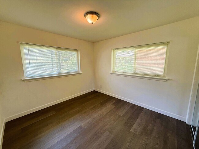 Building Photo - 4 Bedroom Home for Rent in University City!