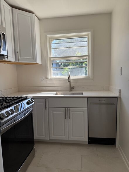 Kitchen - 3601 17th St N