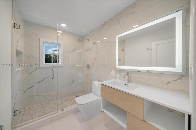 Building Photo - 936 Sorolla Ave