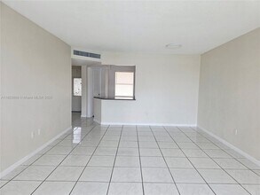 Building Photo - 1302 NE 191st St
