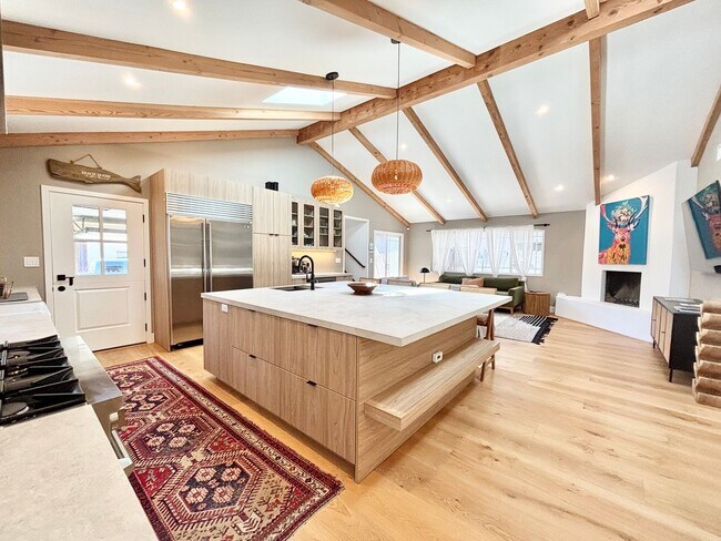 Building Photo - 5209 Wavecrest Way