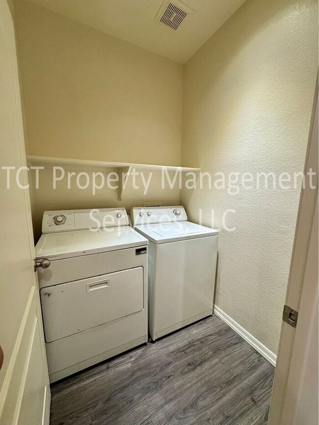 Building Photo - Nice two-story, 2bed, 2 bath with Garage in Mesa!