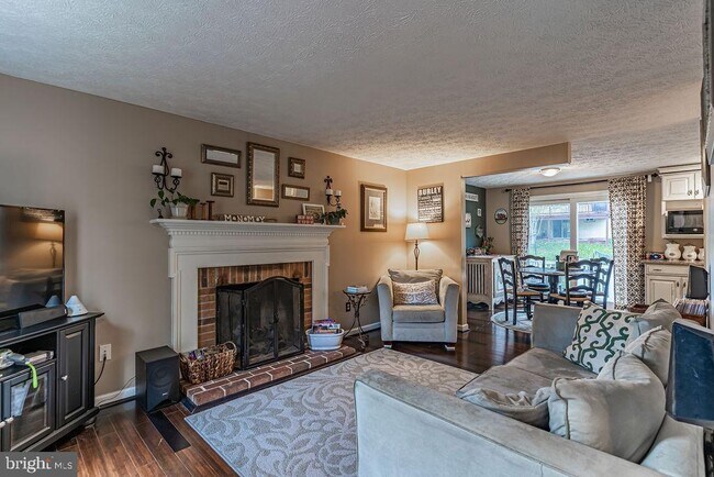 Building Photo - 6221 Wilmington Dr