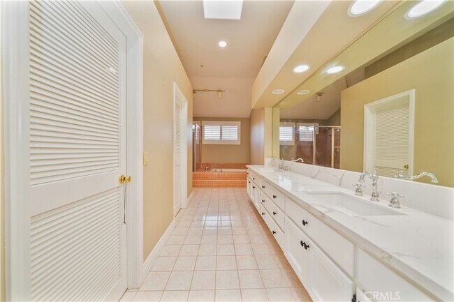Building Photo - 9531 Montanza Way