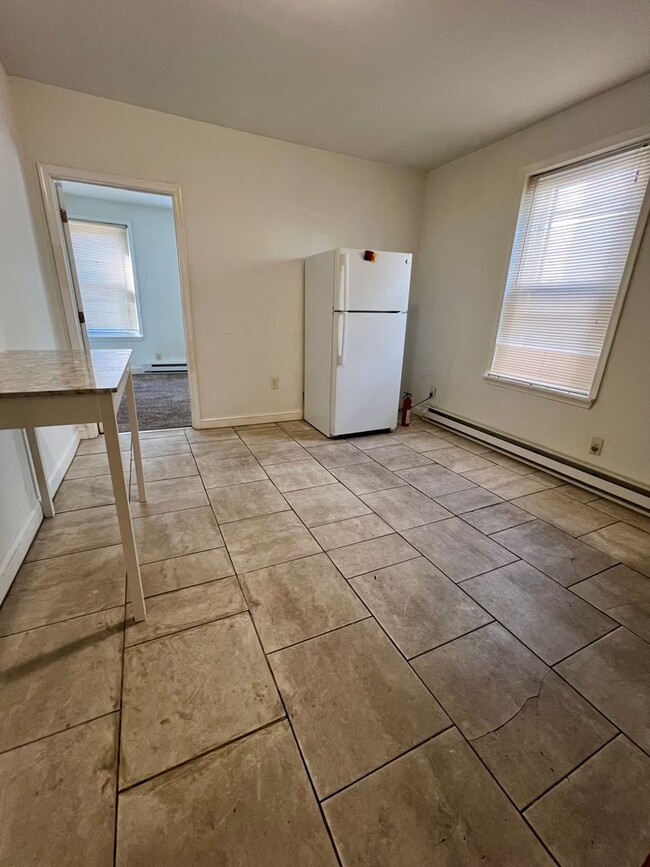 Building Photo - Stunning 2-Bedroom Apartment in Frankford!...