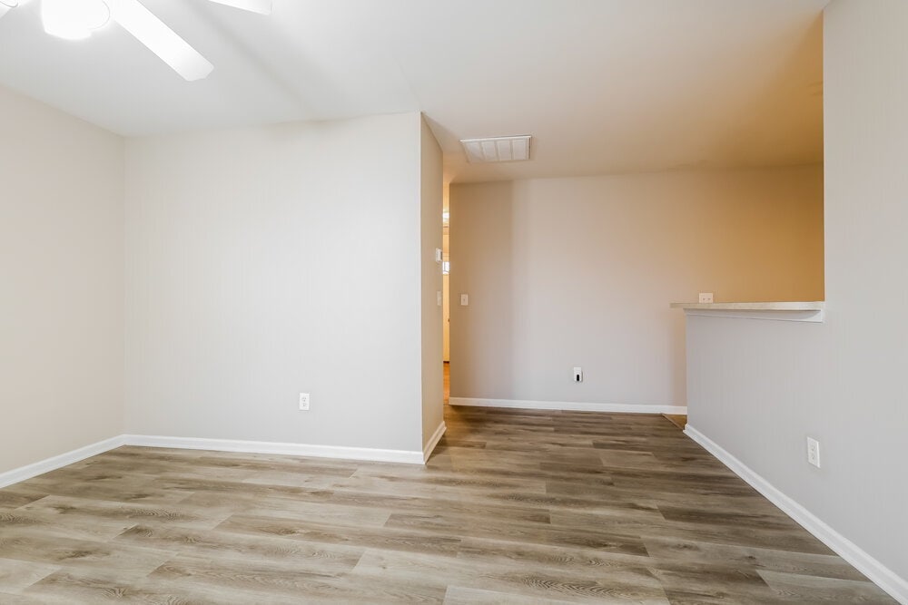 Building Photo - 9446 Dewey Dr