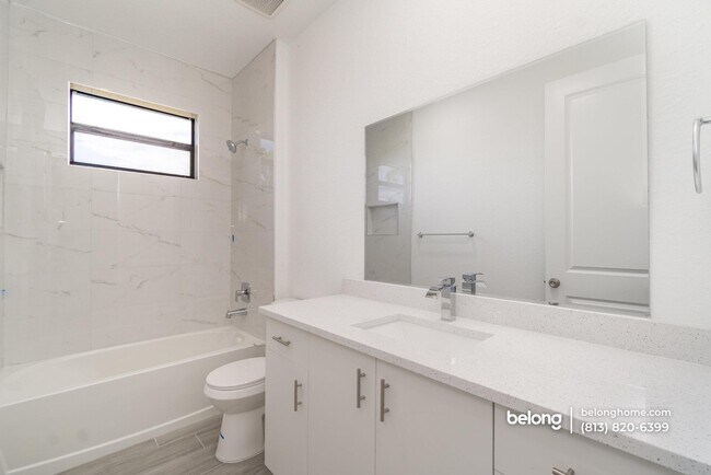 Building Photo - 15633 Lakeland Cir