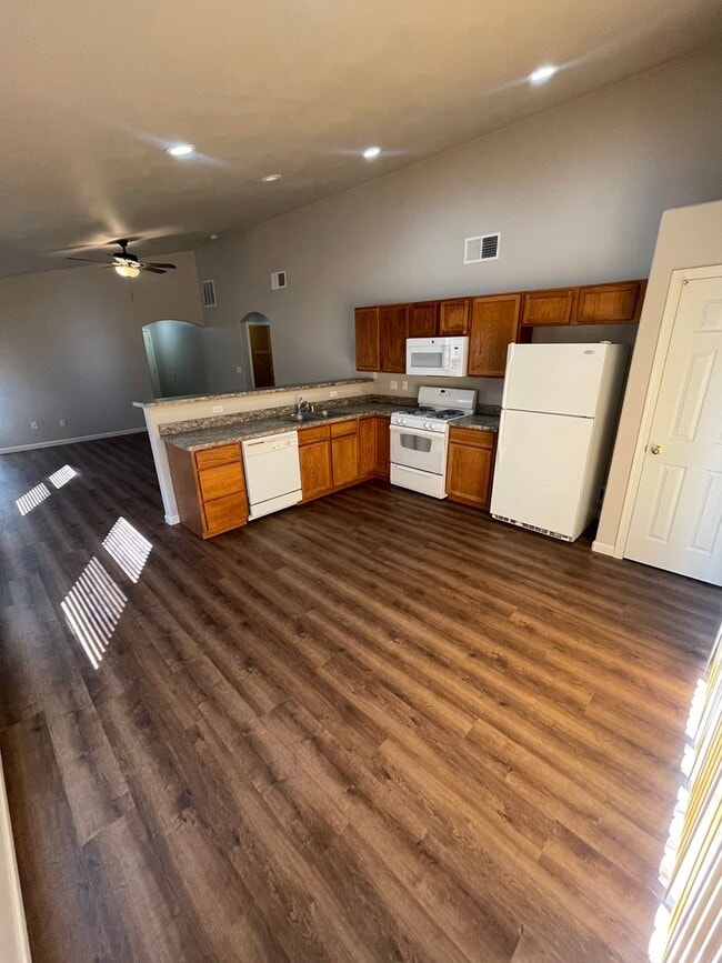 Building Photo - Gorgeous 3 Bedroom / 2 Bathroom Home in Las Colinas