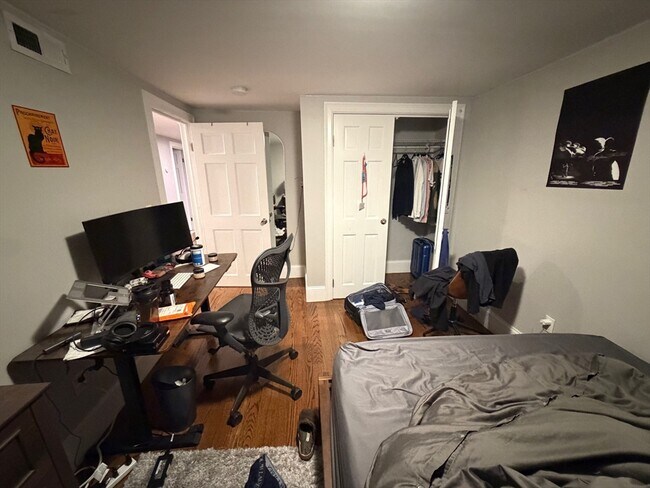 Building Photo - 781 Parker St