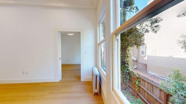 Building Photo - 550 Baker St