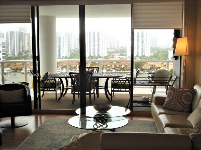 Building Photo - 3600 Yacht Club Dr