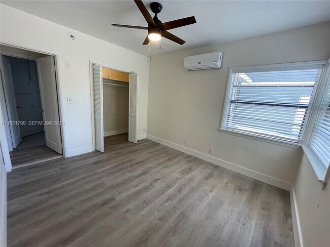 Building Photo - 126 NE 19th Ave