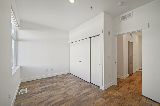 Building Photo - 2BR/2.5BA Condo in Central Ninth | Mountain Views, Solar & Walk to Everything