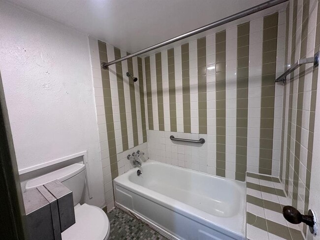 Building Photo - 126 Conference Dr