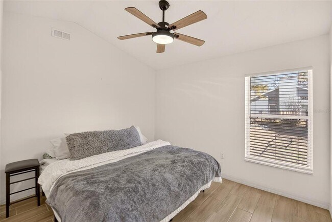 Building Photo - 15047 Woodbury Rd