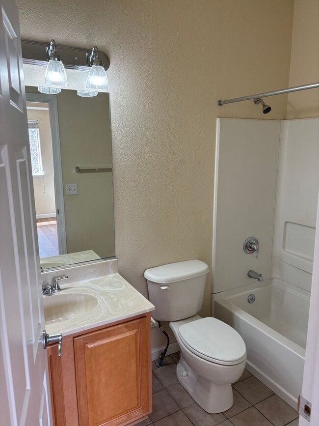 Building Photo - 2 bed - 2.5 bath - 2 car garage Townhome