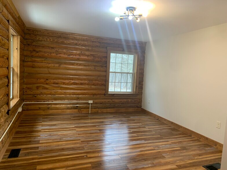 Building Photo - 8947 N Clendenning Creek Rd
