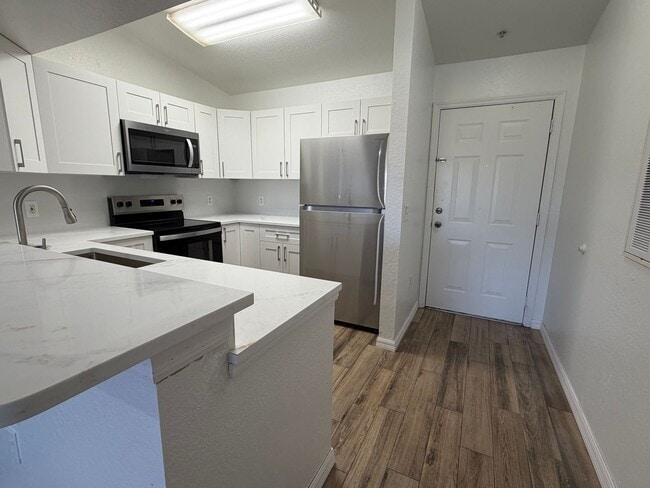 Building Photo - ANNUAL RENTAL - KEY ROYAL CONDO -THIRD FLOOR- 2 BED-1 BATH