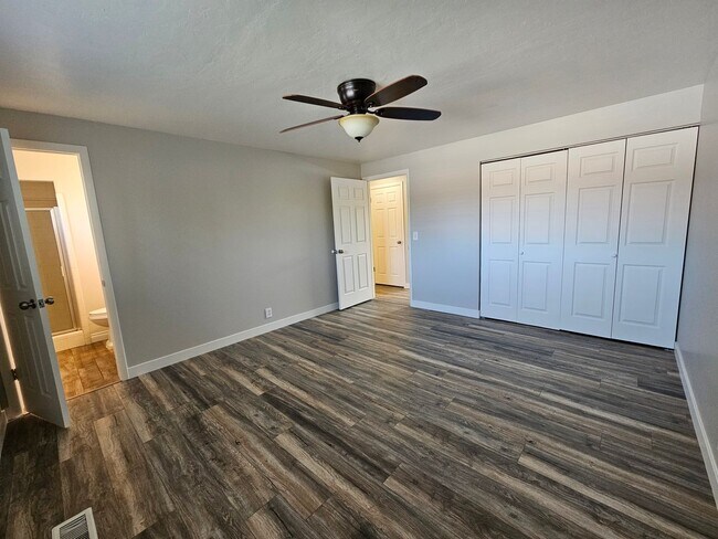 Building Photo - Beautiful 3 Bed/3 Bath Home