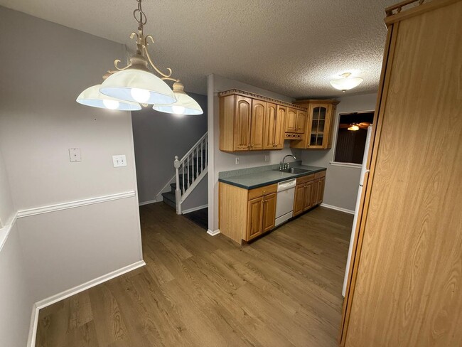 Building Photo - Beautiful 2-Bedroom, 1.5-Bath Home for Ren...