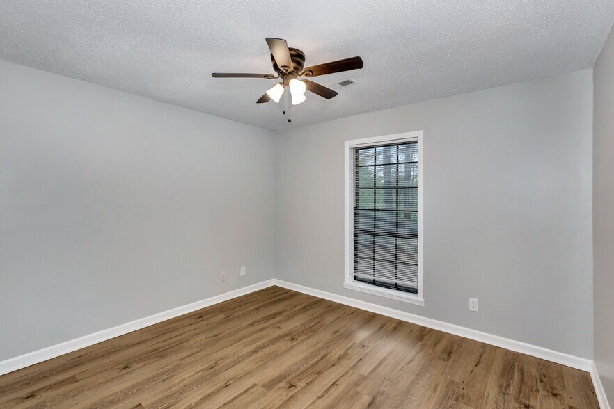 Building Photo - 3909 Fair Oak Ln SW