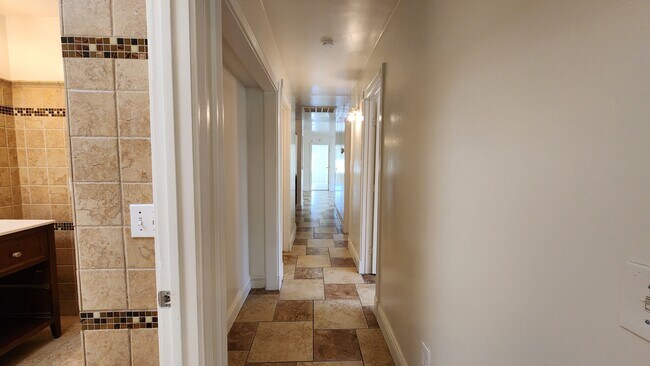 Building Photo - 2111 Kalibo St