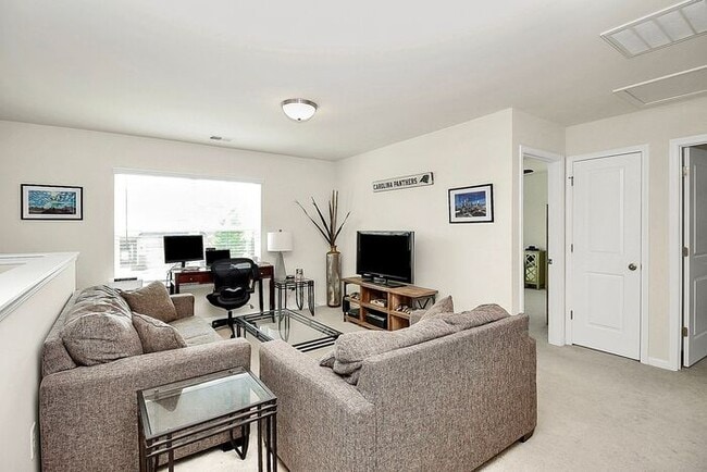 Building Photo - Beautiful Corner Lot 3BD/2.5BA w/ Fenced Yard