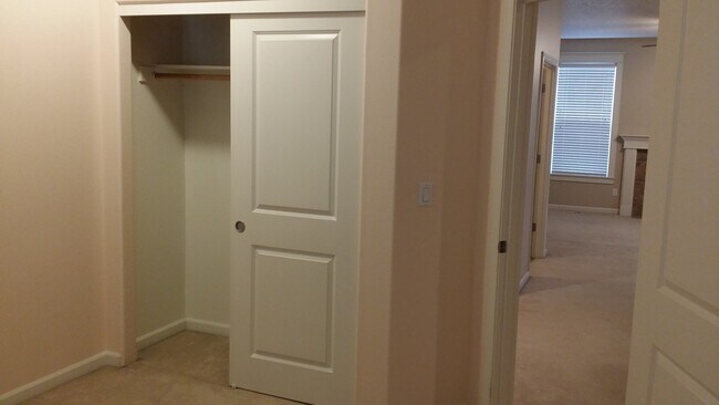 Building Photo - 3-Bedroom Single-Level House in Hubbard