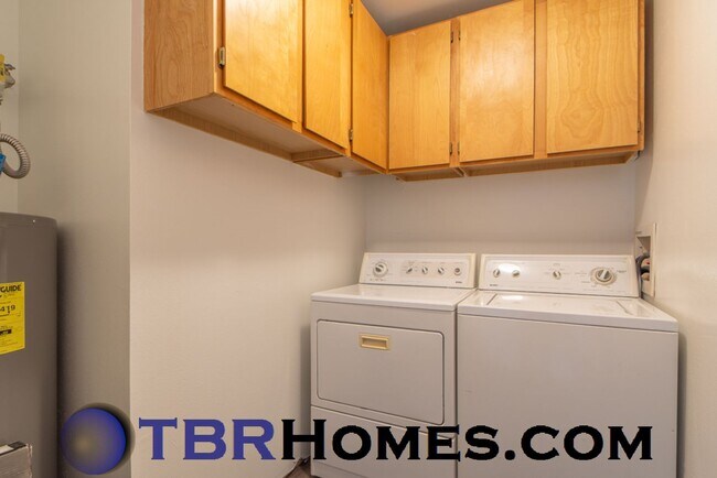 Building Photo - 7855 Barbara Ann Dr