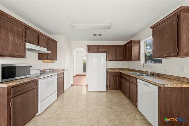 Building Photo - 1706 Bristol Dr