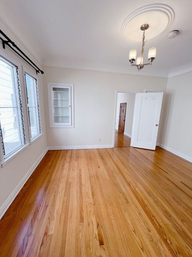 Building Photo - Curson Ave Apartments By The Grove