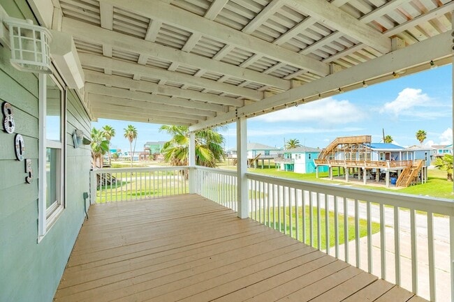 Building Photo - 805 Seashell Dr