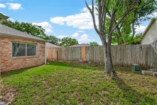 Building Photo - 1007 Apache Falls Dr