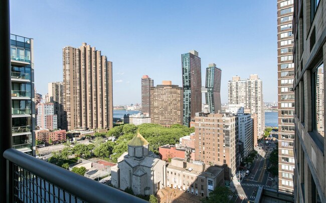 Building Photo - 45 E 33rd St