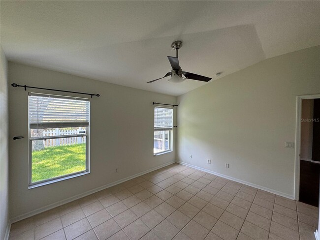 Building Photo - "Spacious 4-Bed Oasis with 2 Baths in Wesl...