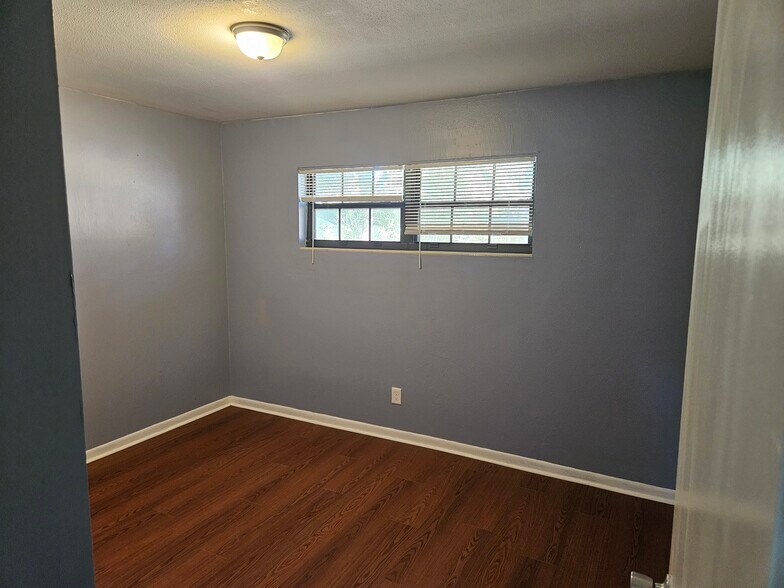 Building Photo - 2211 Patou Dr W