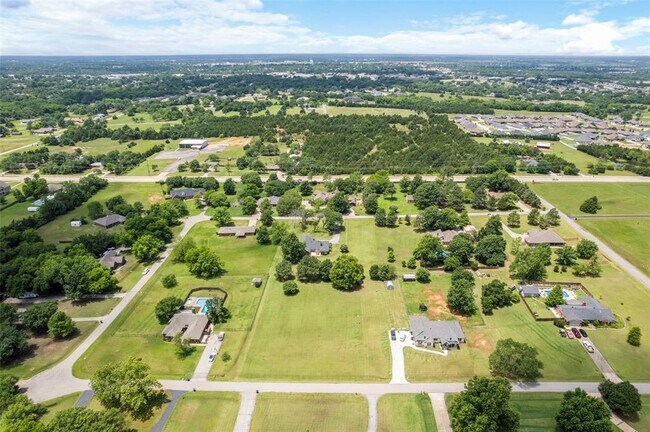 Building Photo - 57 Serenada Ln