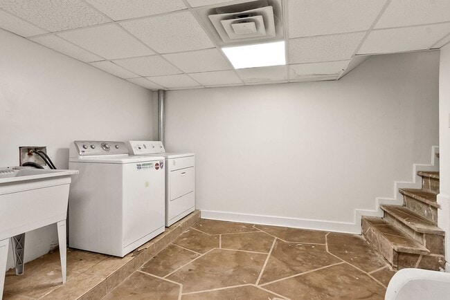 Building Photo - 1304 Riverside Dr