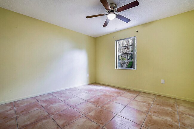 Building Photo - 2346 Caroma Ln