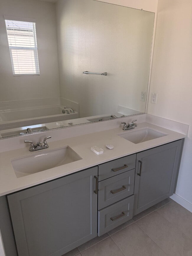 Building Photo - $4,100 - 4 Bed / 3.5 Bath Townhome in La Brisa Community of San Ysidro