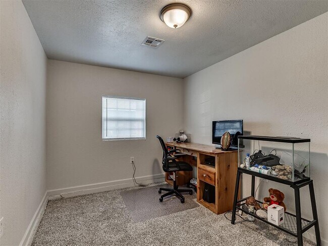 Building Photo - 1229 Meta Ave