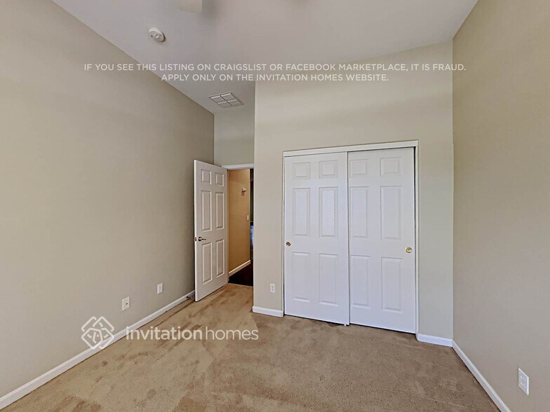 Building Photo - 7209 W Paradise Ln