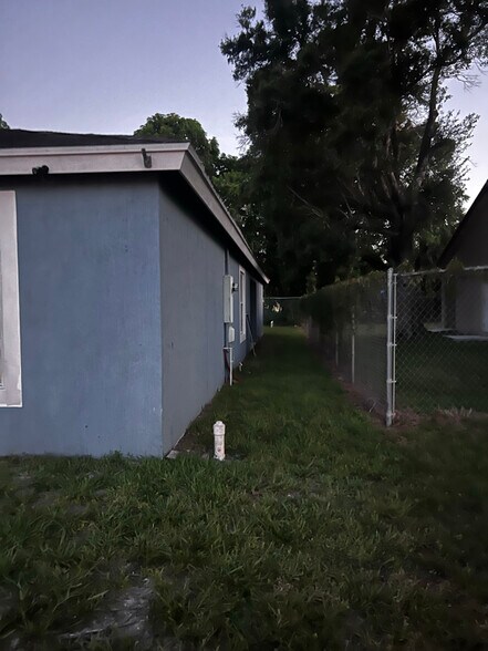 Building Photo - 1311 Emerald Terrace