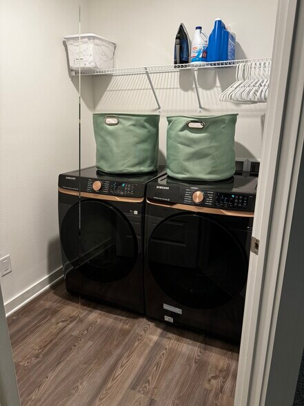 Building Photo - 5889 Tyndall Pl