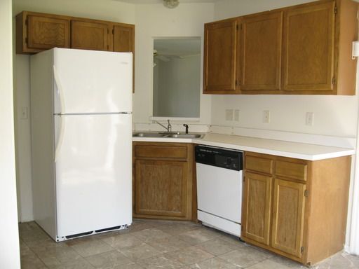 Building Photo - 906 Huff Dr