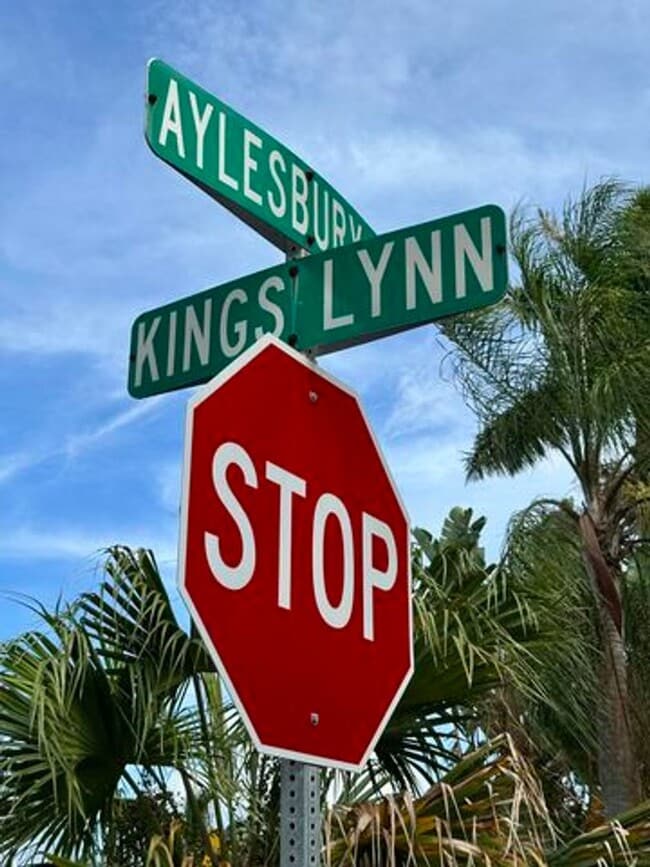 Building Photo - 212 Kings Lynn