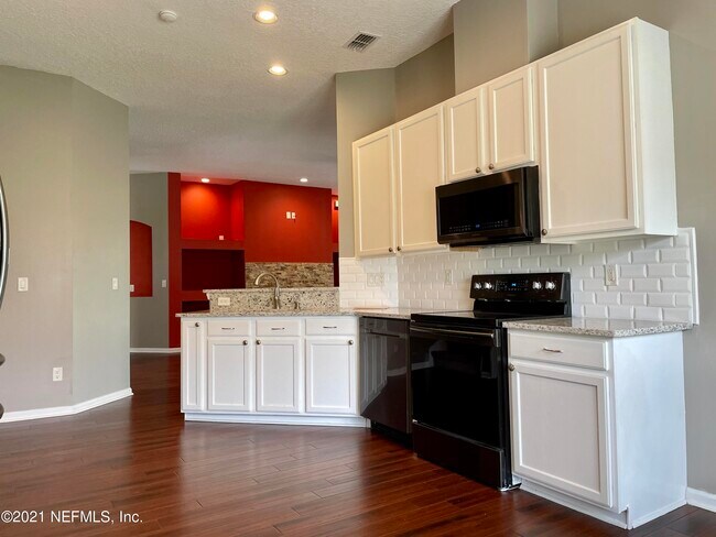 Building Photo - 400 Bayridge Ct