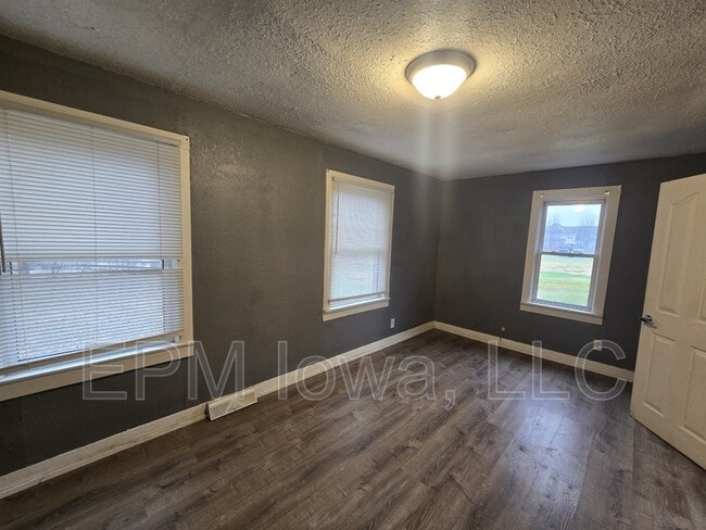 Building Photo - 707 Webster St