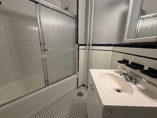 Building Photo - 11 Park St