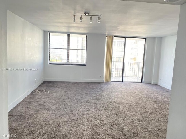 Building Photo - 2 br, 2 bath Condo - 18151 NE 31st Ct Apt ...